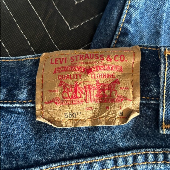 Vintage women’s Levi’s 550 size 16. Dark wash. Classic Relaxed fit. Tapered leg. - Picture 7 of 8